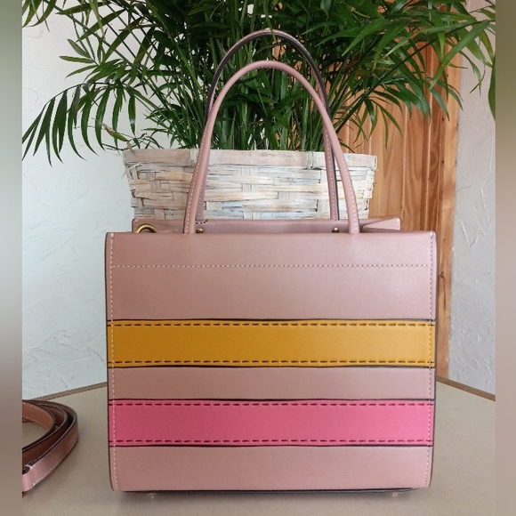 COACH CASHIN CARRY 22 LIGHT BLUSH MULTI LEATHER W/TROMPE L'OEIL PRINT - Picture 5 of 11